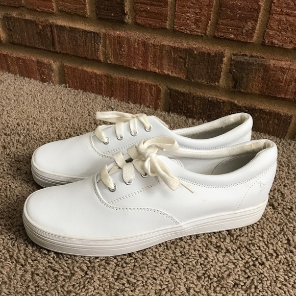 white leather grasshopper shoes